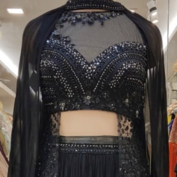 Black lehenga with duppata - Picture 3 of 5